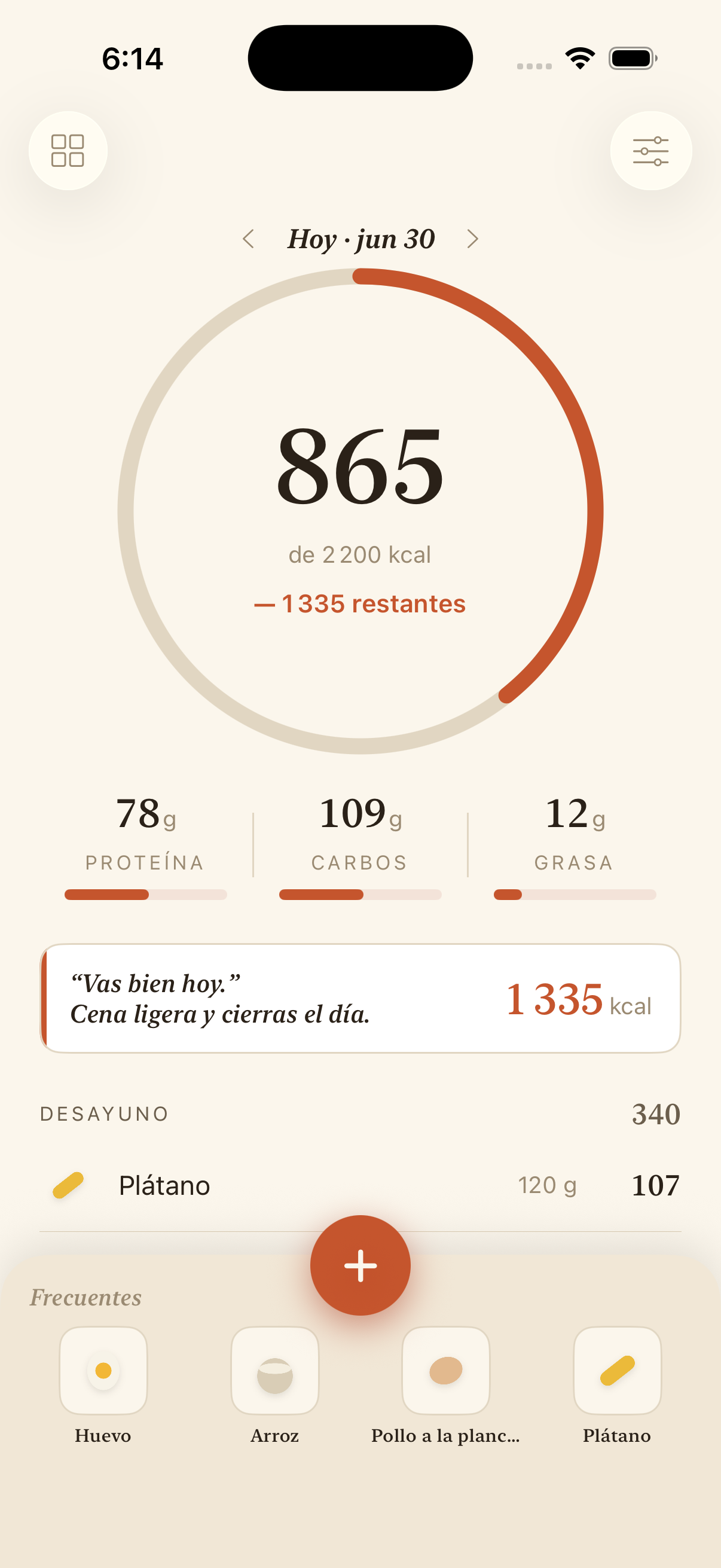 Cal Culator's daily screen: the goal ring, the macro beams and the day's log by meal.